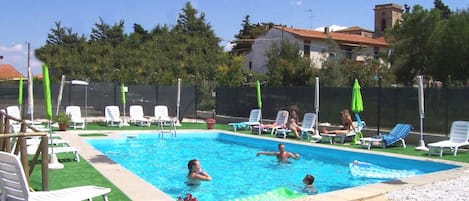 Piscina externa sazonal