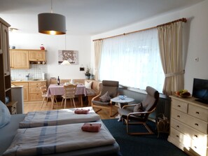 Studio, Kitchenette | Egyptian cotton sheets, premium bedding, soundproofing, free WiFi - Gästehaus Kamml (Inzell)
