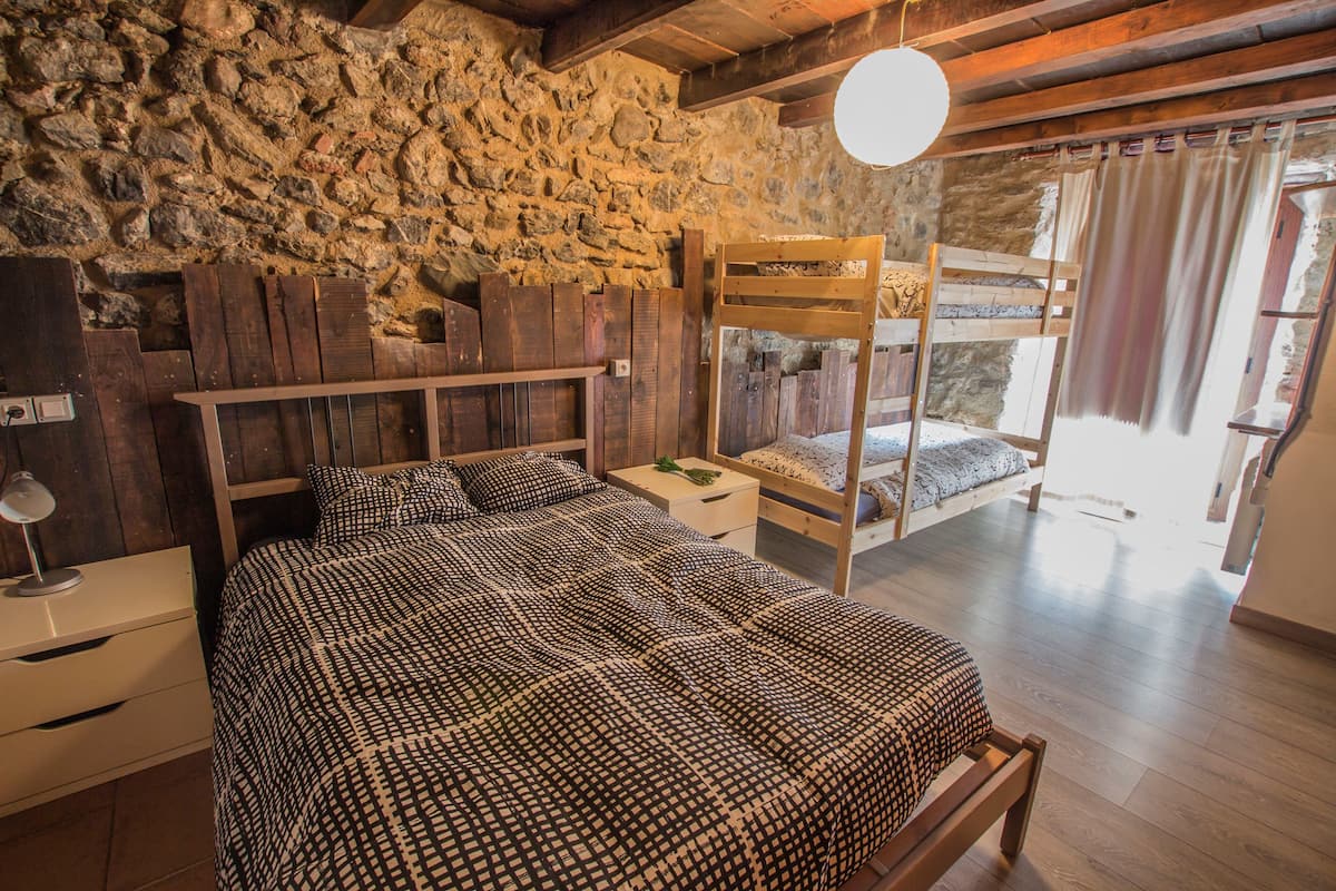 Quadruple Room | Cots/infant beds, free WiFi, bed sheets