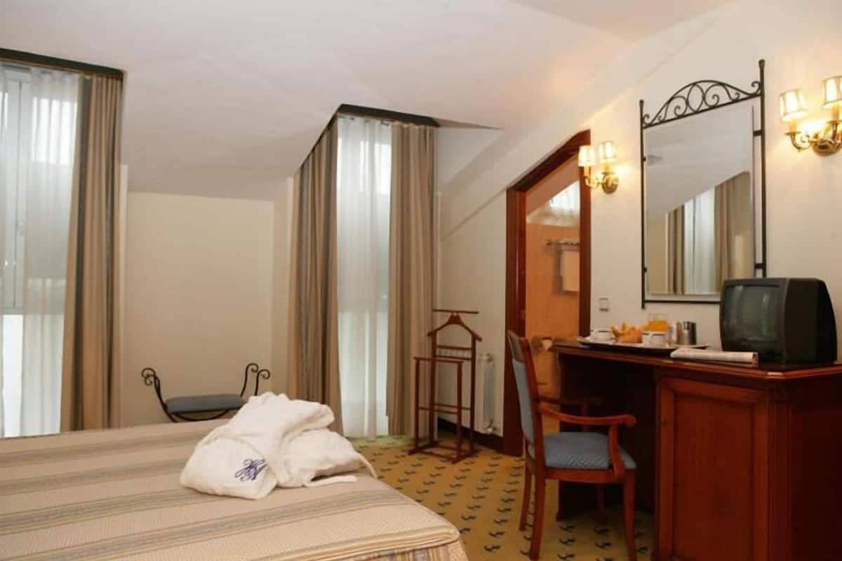 in-room safe, desk, free wired internet, bed sheets