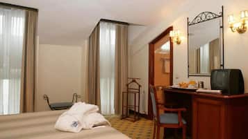 In-room safe, desk, free wired internet, bed sheets