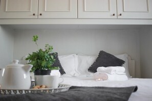 Minibar, caja fuerte, escritorio y cunas gratuitas