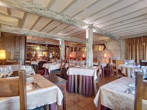 Breakfast, lunch and dinner served - Auberge du Sabotier (Saint-Hubert)