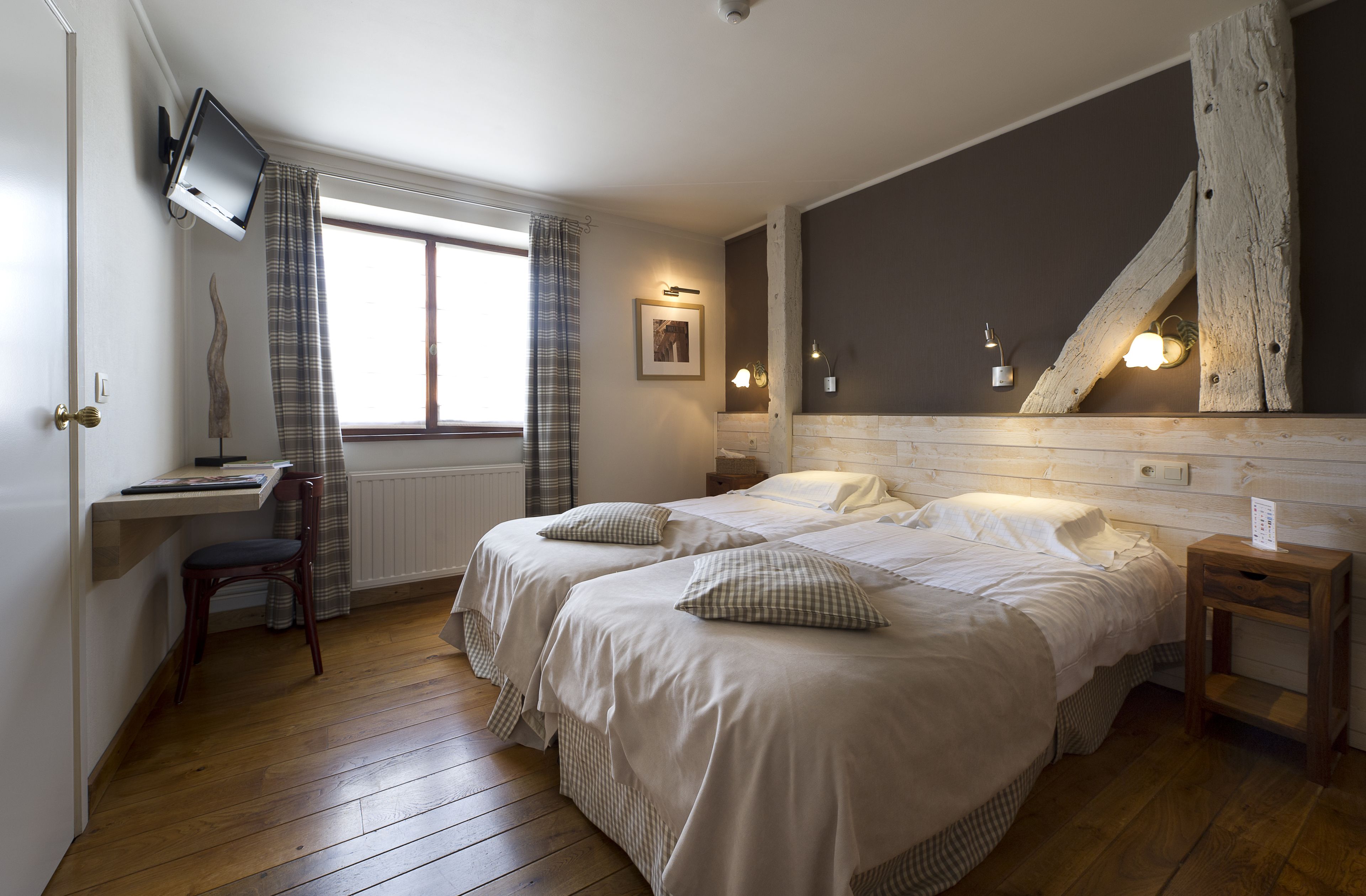 In-room safe, individually decorated, individually furnished, desk