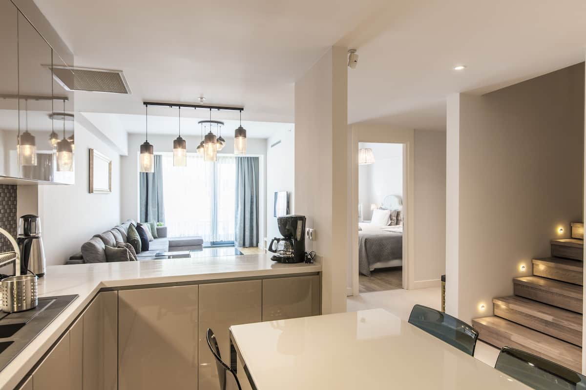 Apartamento Deluxe, 3 habitaciones | 1 dormitorio, sábanas de algodón egipcio, ropa de cama de alta calidad