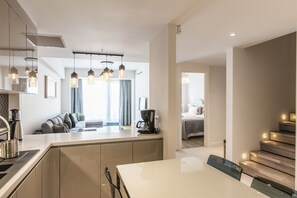 Deluxe Apartment, 3 Bedrooms | Egyptian cotton sheets, premium bedding, in-room safe - Classy Suite Taksim (Istanbul)