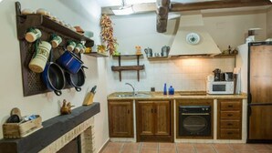 House, 6 Bedrooms | Private kitchen - Casa Rural Valdeamor (Hervas)