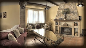 House, 6 Bedrooms | Living room - Casa Rural Valdeamor (Hervas)