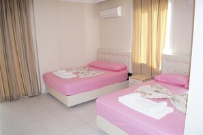 家庭房 | 迷你吧、客房内保险箱、免费 WiFi