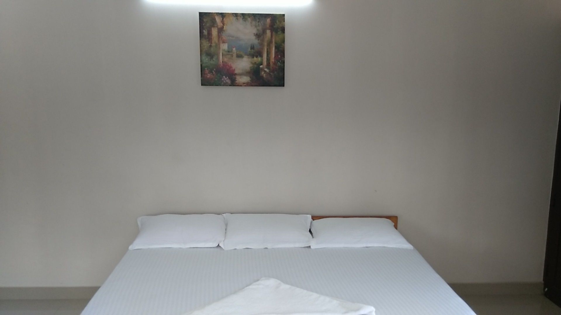 Premium bedding, individually decorated, individually furnished, desk