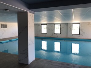 Indoor pool, pool loungers