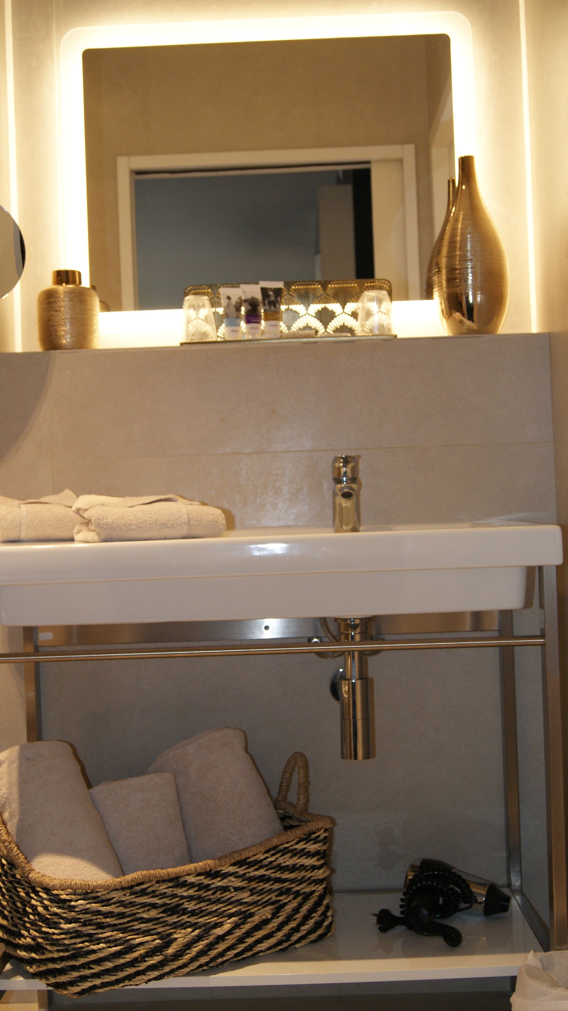 privilege, suite, balcony | bathroom | eco-friendly toiletries, hair dryer, towels