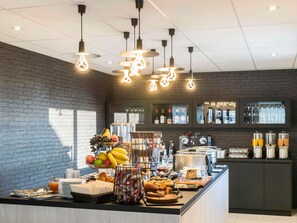 Daily buffet breakfast for a fee - Mercure Hotel & Spa Bastia Biguglia (Biguglia)