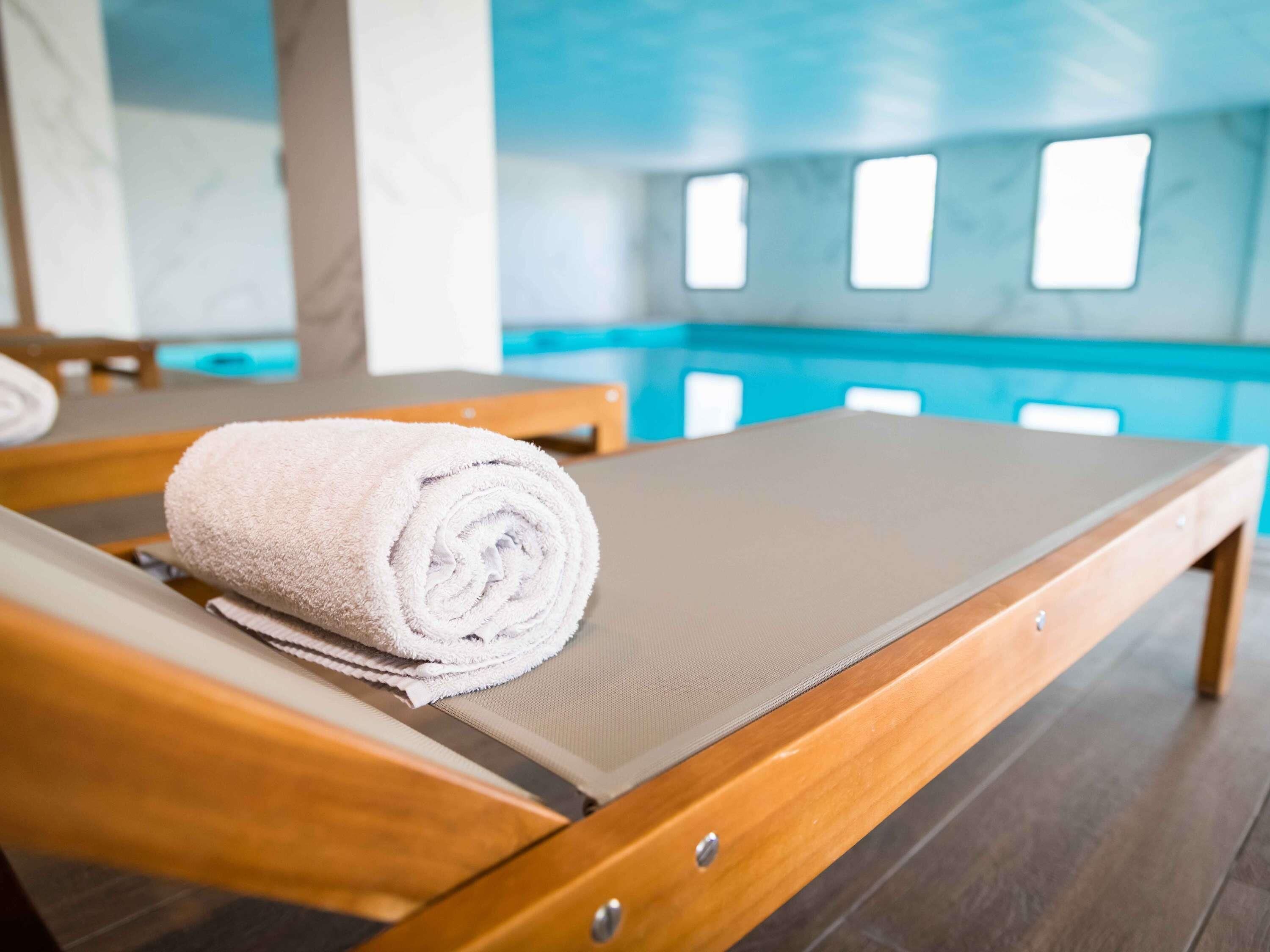 Indoor pool, pool loungers