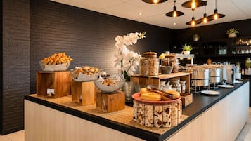 Daily buffet breakfast for a fee