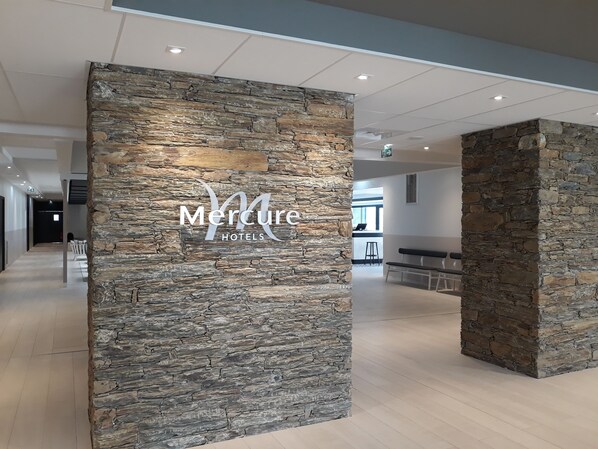 Interior entrance - Mercure Hotel & Spa Bastia Biguglia (Biguglia)
