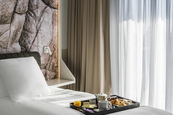 Surmatelas, minibar, coffres-forts dans les chambres, rideaux occultants