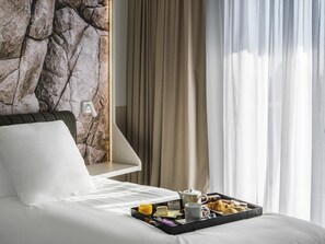 Pillowtop beds, minibar, in-room safe, blackout drapes - Mercure Hotel & Spa Bastia Biguglia (Biguglia)