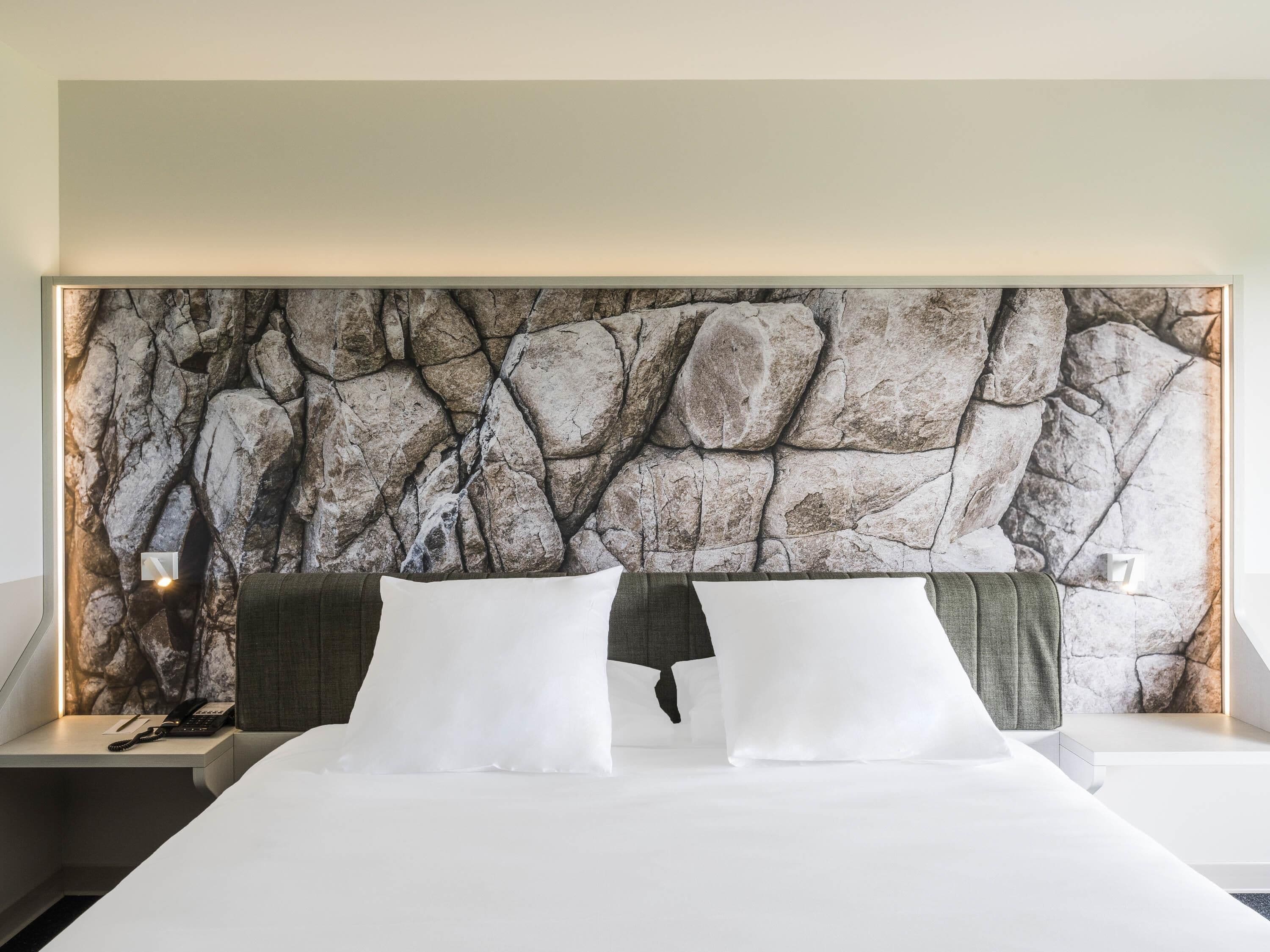 Pillowtop-bedden, een minibar, een kluis op de kamer