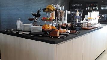 Petit déjeuner buffet (20 EUR par personne)