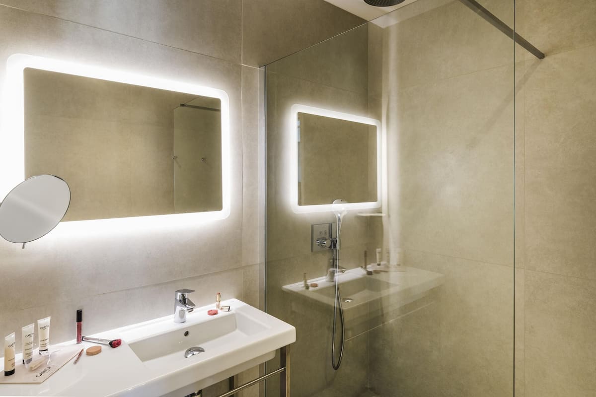 Classic Room, 1 Double Bed | Pillow-top beds, minibar, in-room safe, blackout curtains