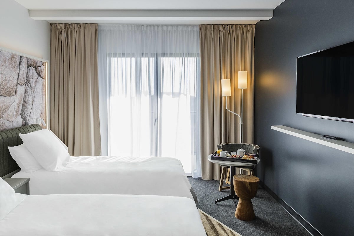 Classic Twin Room, 2 Single Beds | Pillow-top beds, minibar, in-room safe, blackout curtains