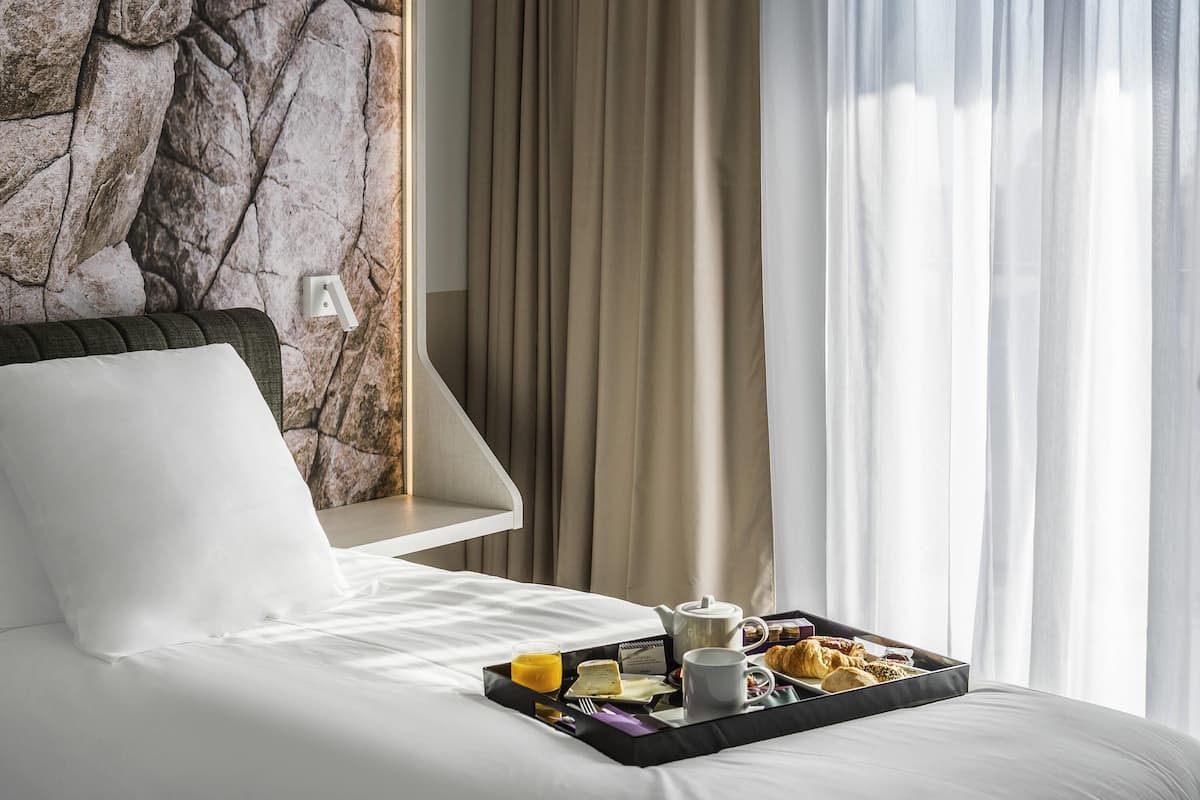 Pillow-top beds, minibar, in-room safe, blackout curtains