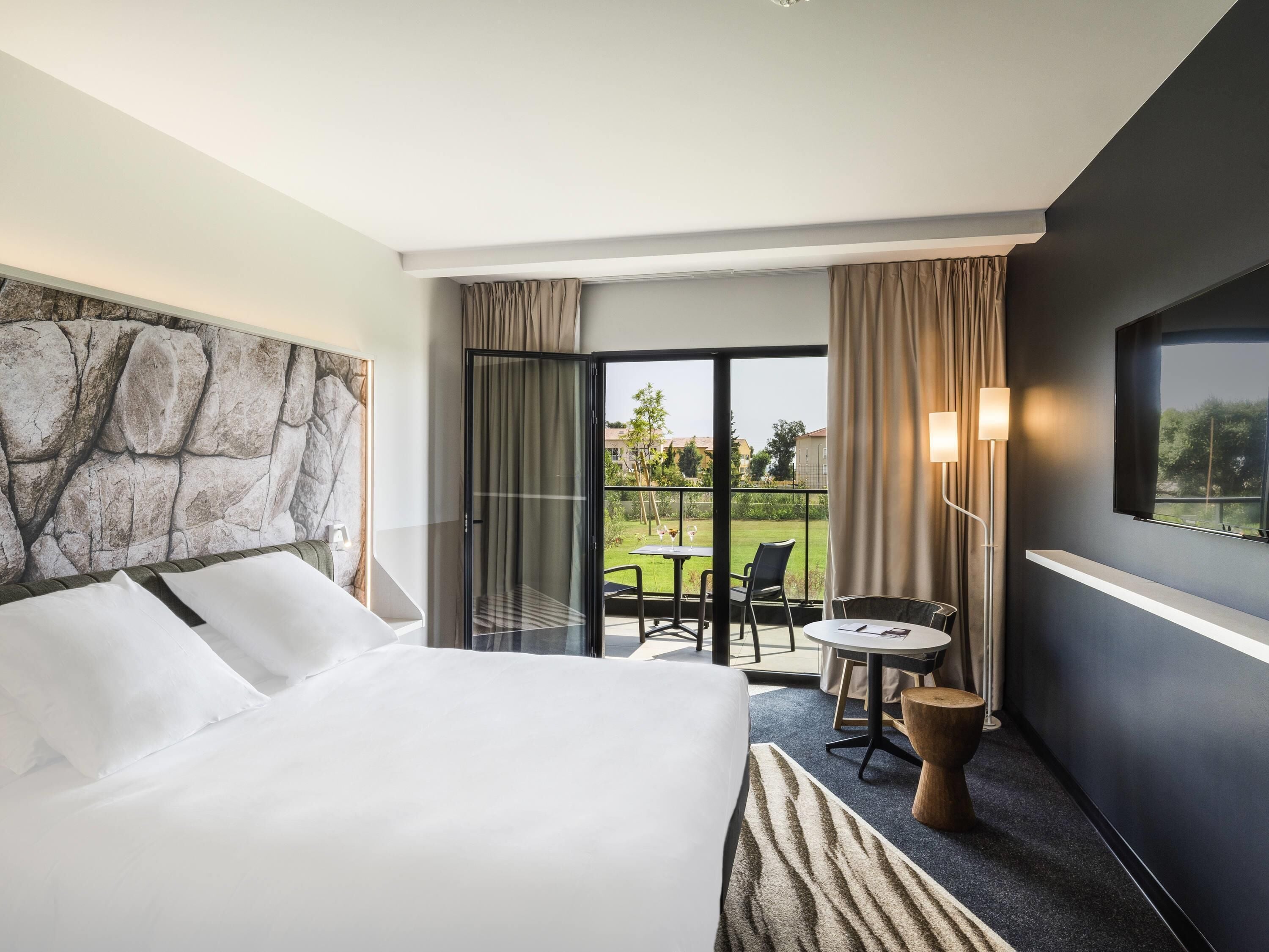 Superior kamer, 2 eenpersoonsbedden, balkon | Pillowtop-bedden, een minibar, een kluis op de kamer