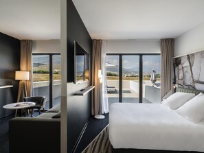 Pillowtop beds, minibar, in-room safe, blackout drapes