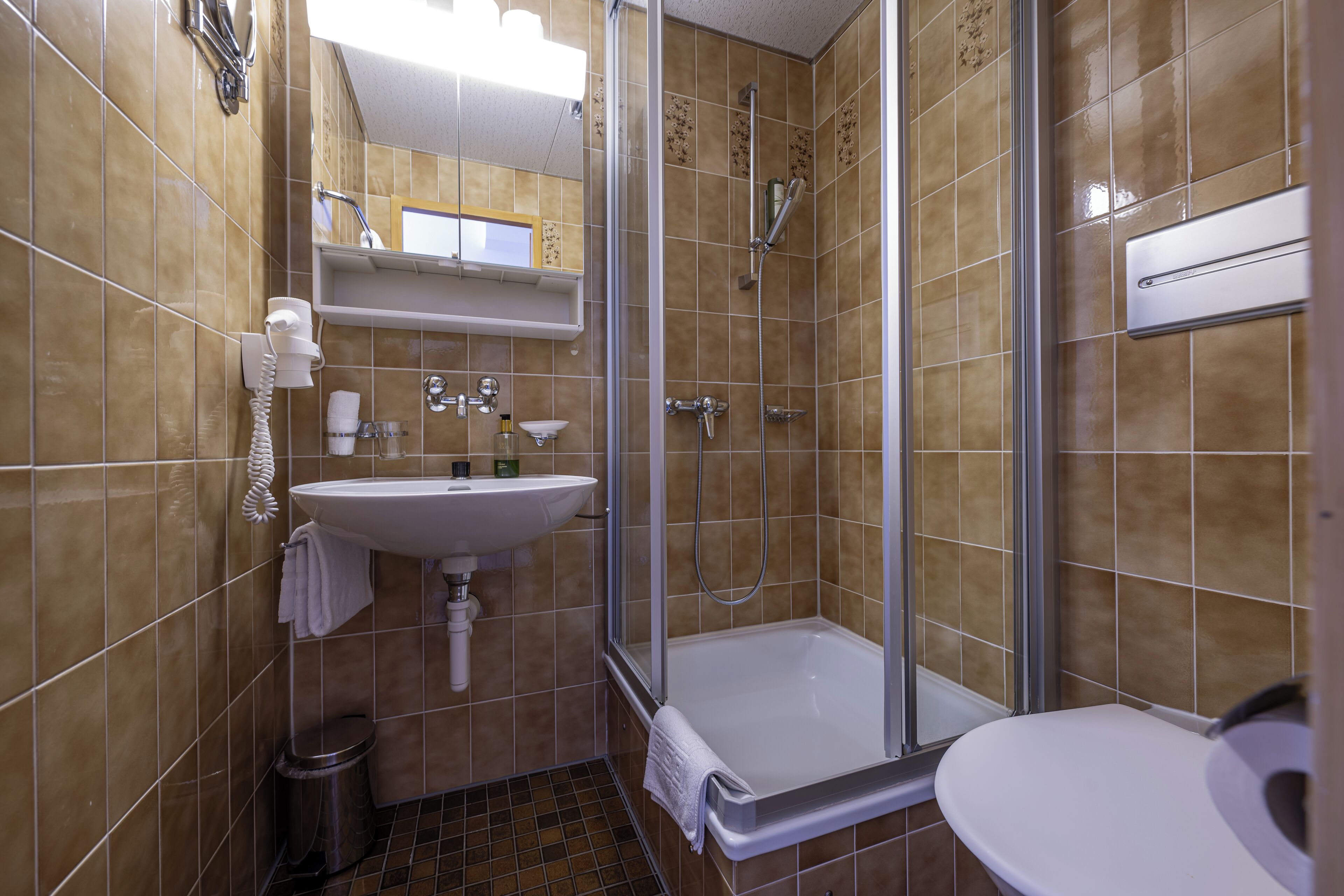 classic single room, 1 single bed | bathroom | free toiletries, hair dryer, towels, soap