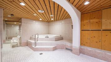 Sauna, steam room