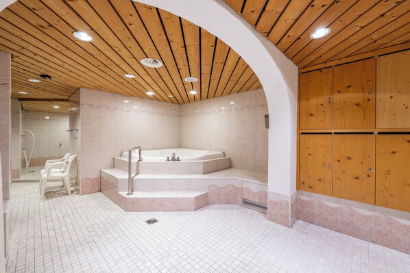 Sauna, steam room