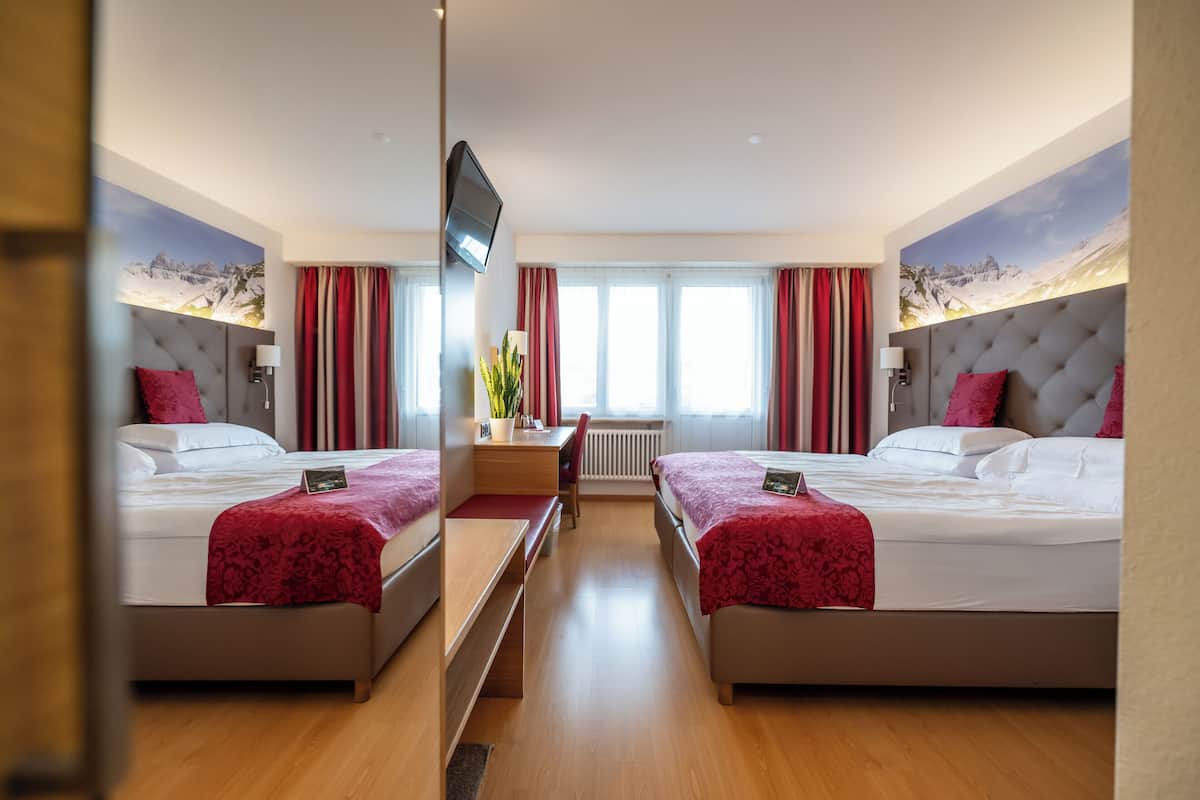 standard double room, 1 double bed | hypo-allergenic bedding, in-room safe, desk, free wifi