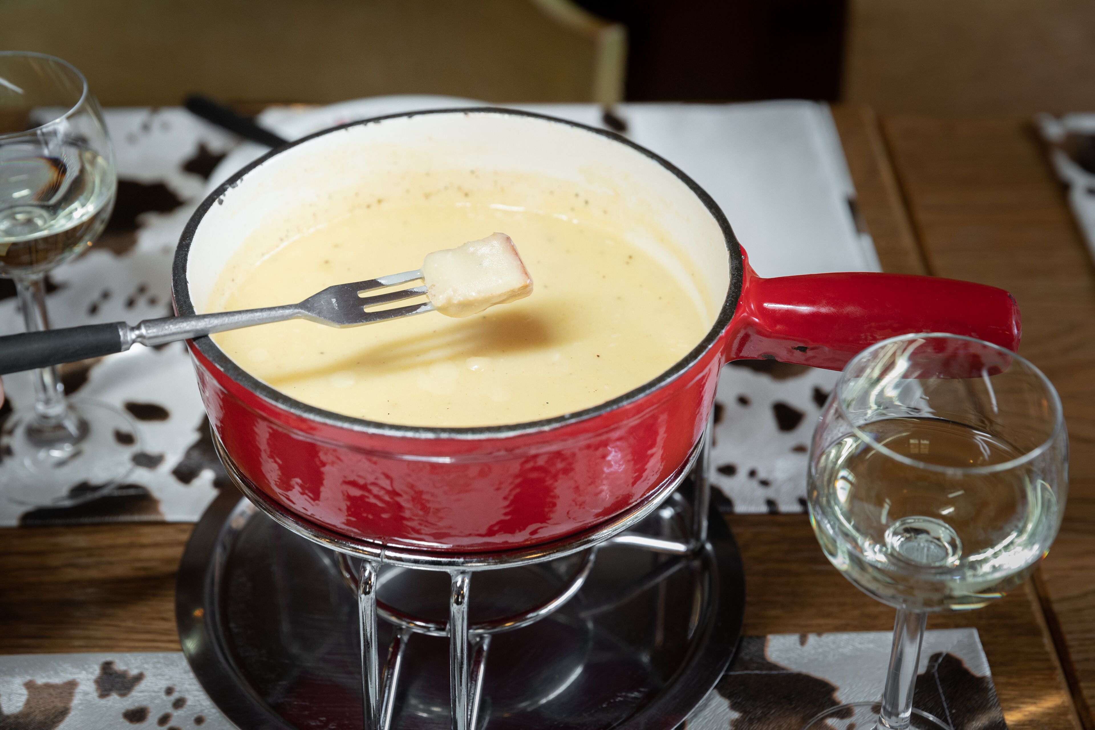 3 restaurants, lunch, dinner served; local and international cuisine