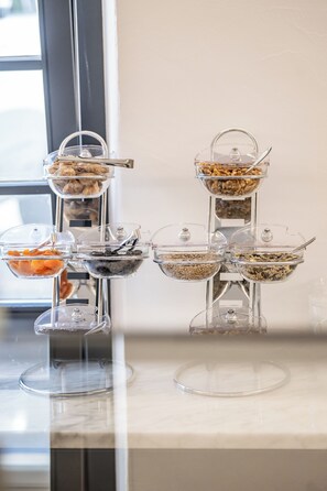 Bữa sáng buffet hàng ngày với phụ phí nhỏ 