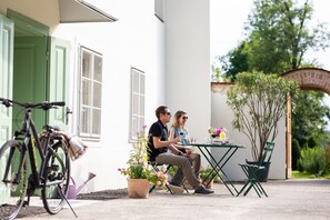 Courtyard - Boutique Hotel Zum Oberjäger (Lackenbach)