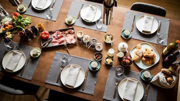 Ilmainen pÀivittÀinen tÀysi aamiainen