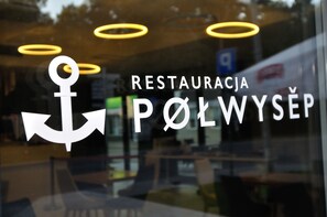 Lunch and dinner served, local and international cuisine