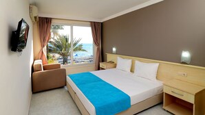Minibar, desk, free WiFi