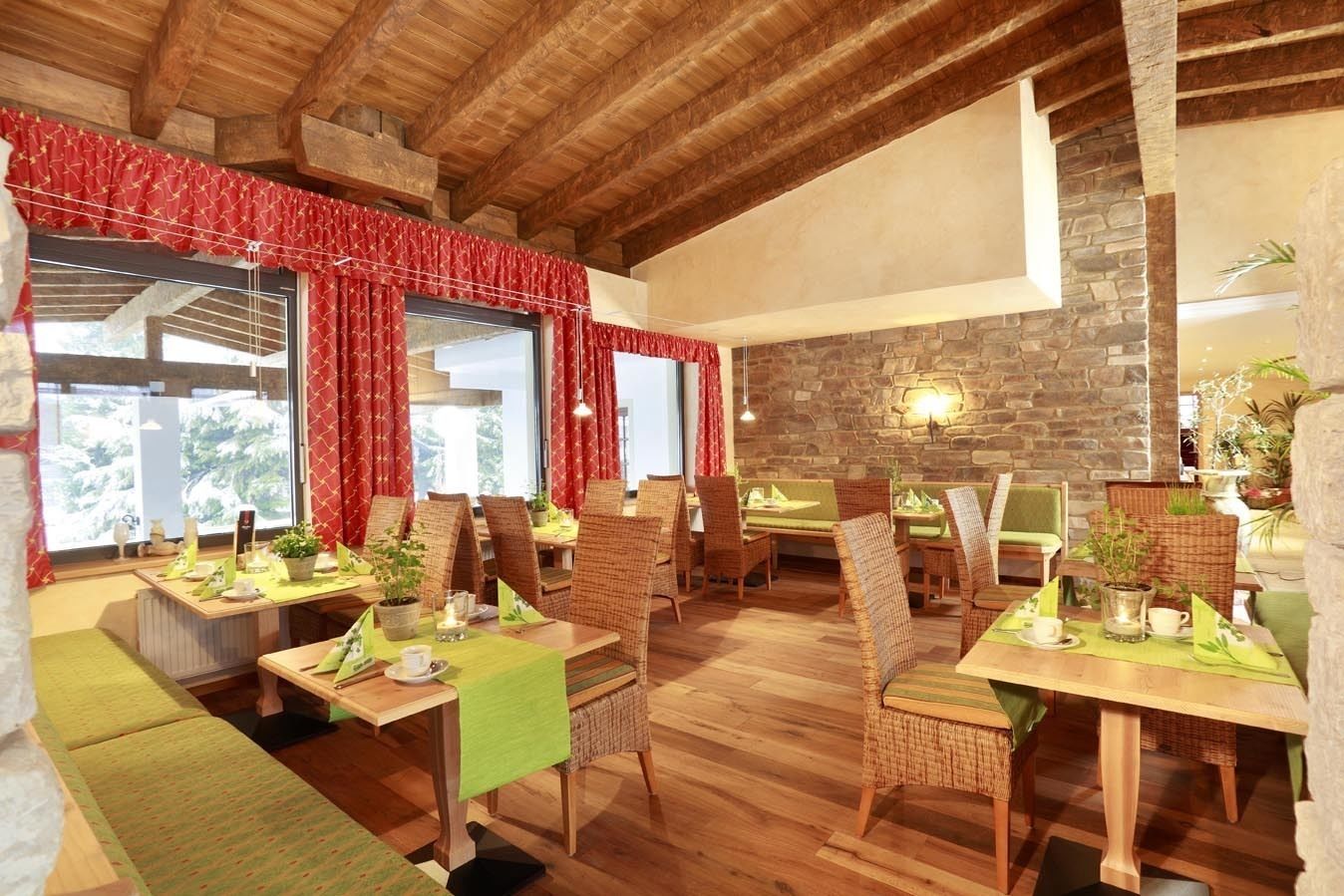 Free buffet breakfast on weekends