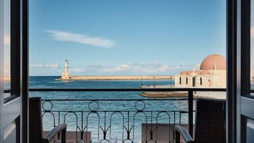 Double White suite with sea view | Water view