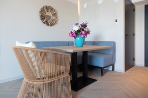 Hypo-allergenic bedding, minibar, in-room safe, individually decorated - Beachfront Boutiquehotel (Vlissingen)