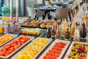 매일 뷔페 아침 식사 유료