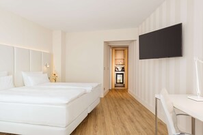 Junior Suite | Minibar, in-room safe, desk, blackout drapes - NH Essen (Essen)