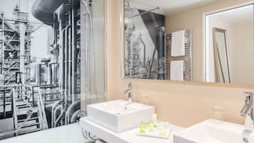 Rainfall showerhead, eco-friendly toiletries, hair dryer, slippers