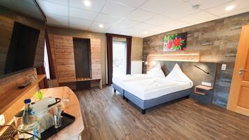 Hochwertige Bettwaren, Schreibtisch, Zustellbetten, kostenloses WLAN