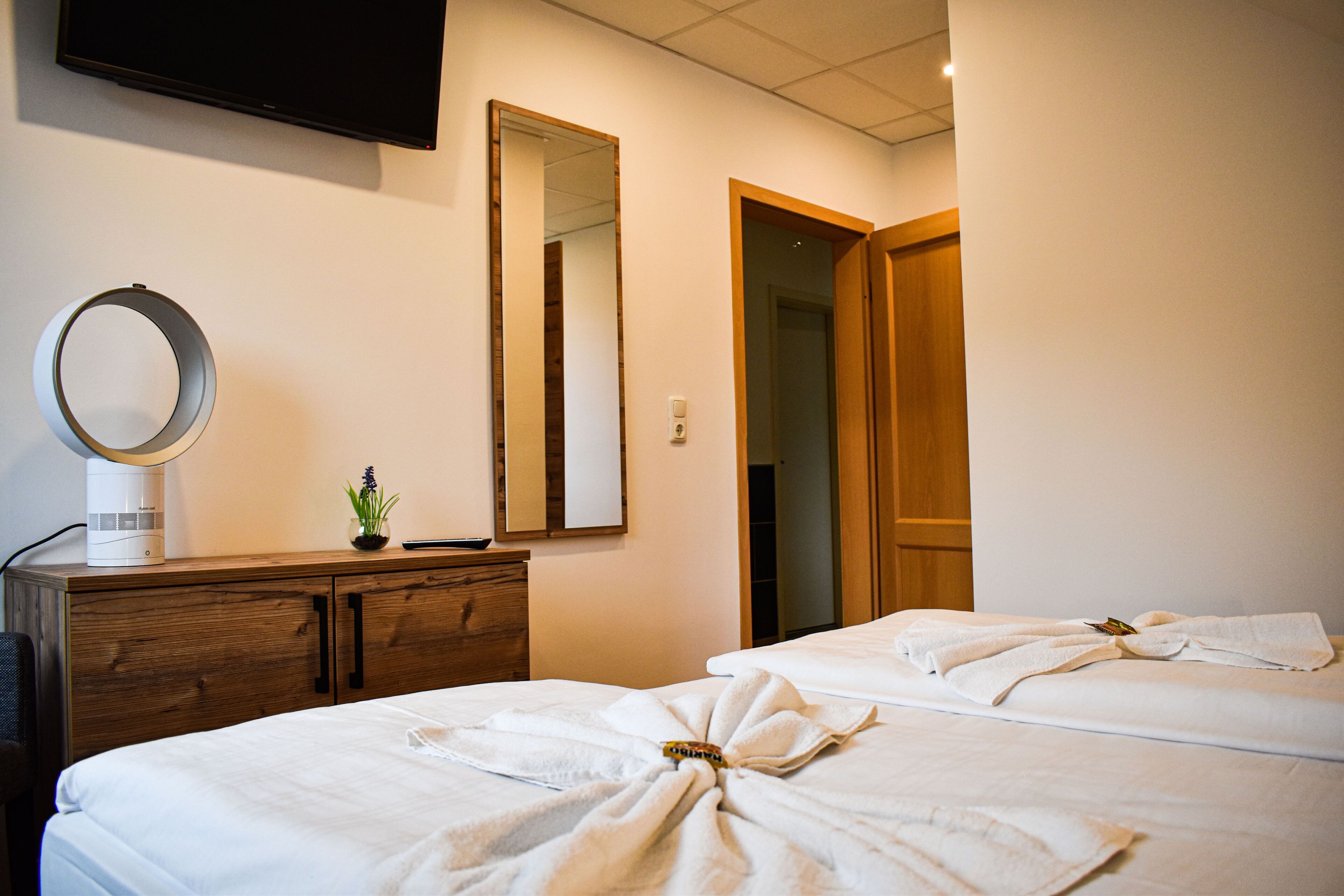 standard double room | premium bedding, desk, rollaway beds, free wifi