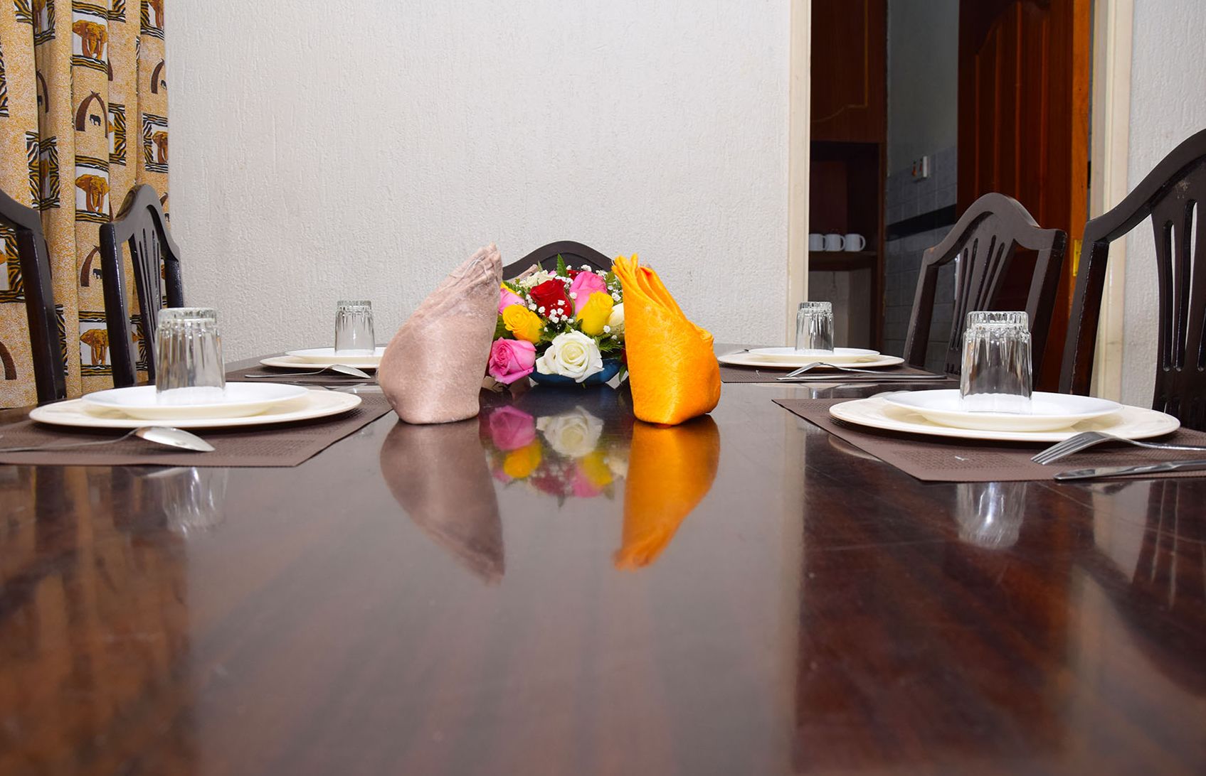 Frühstück, Mittagessen, Abendessen, lokale und internationale Küche 