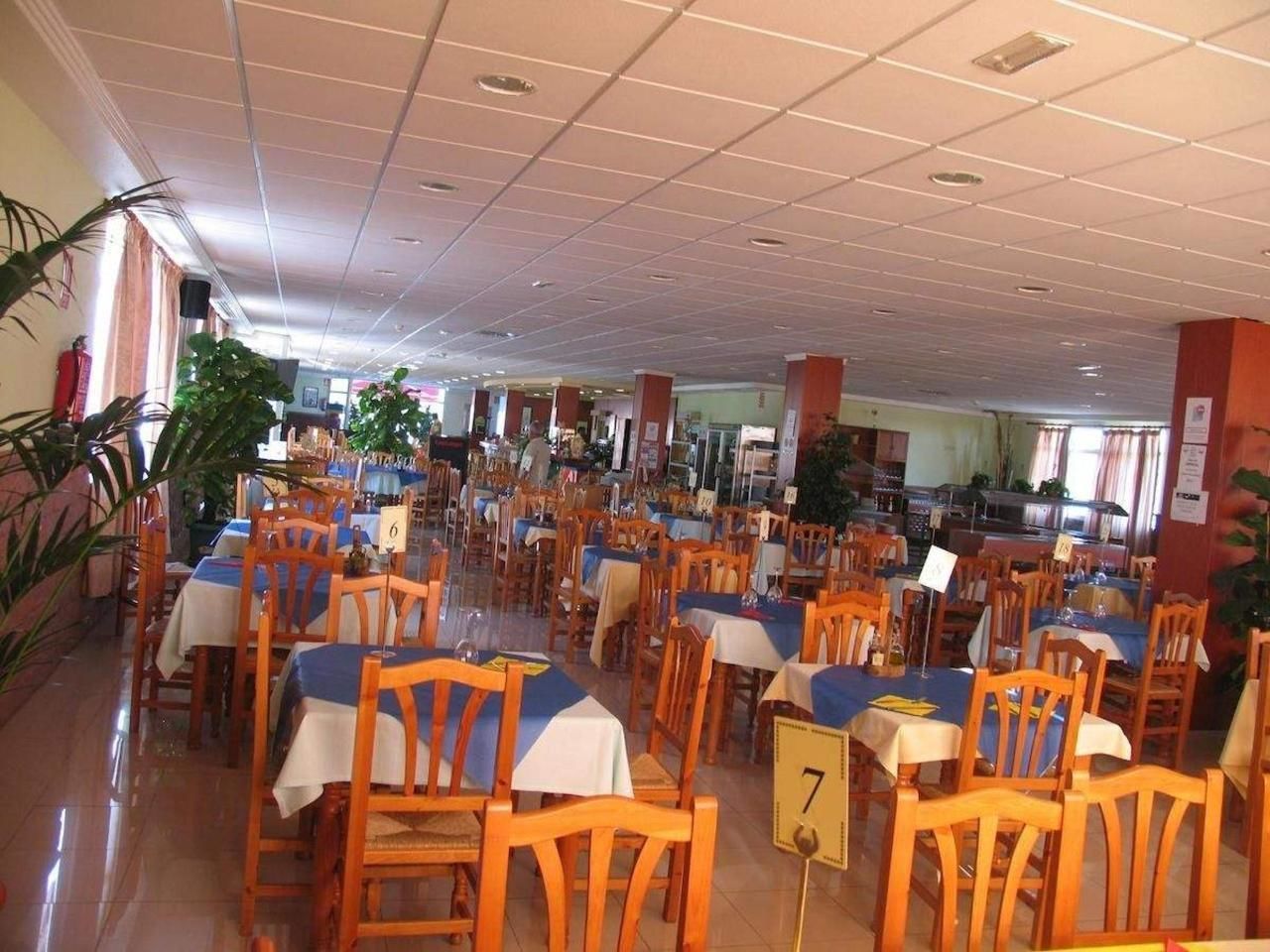 Breakfast, lunch and dinner served