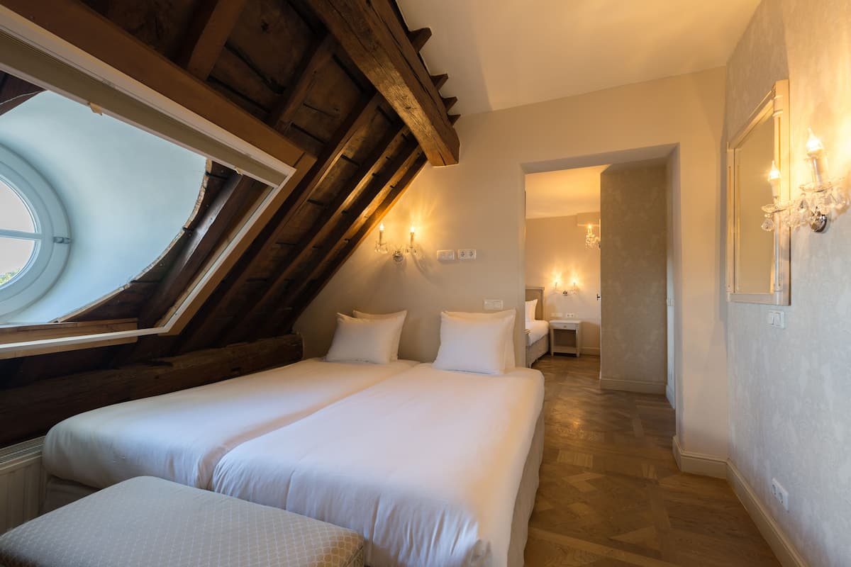 Vierpersoonskamer | 1 slaapkamer, luxe beddengoed, een kluis op de kamer
